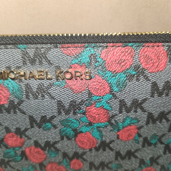 Michael Kors large wristlet - Picture 2 of 3